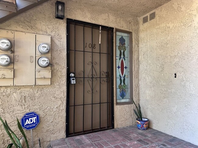 Photo - 2503 E 21st St Unidad 108