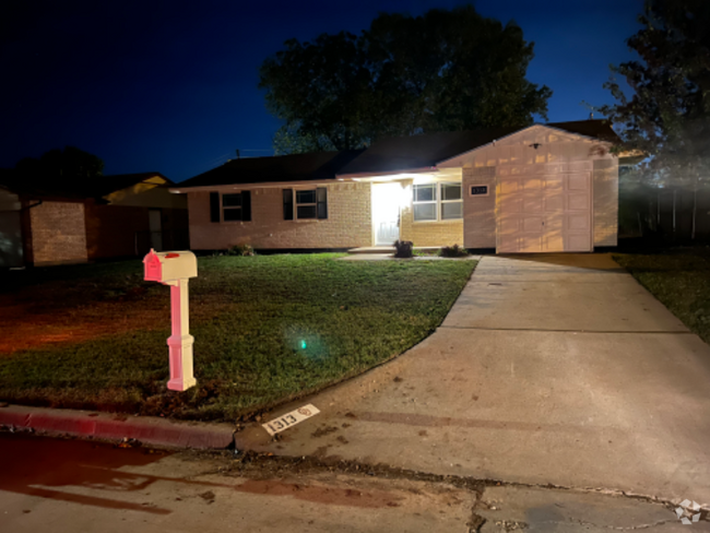 Building Photo - 1313 SE Clover Ln Rental