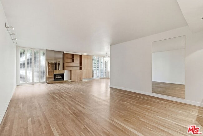 Photo - 211 S Spalding Dr Unidad 107N