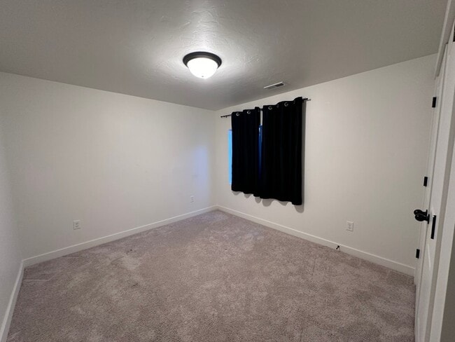 Photo - 933 E Blackfeet Dr