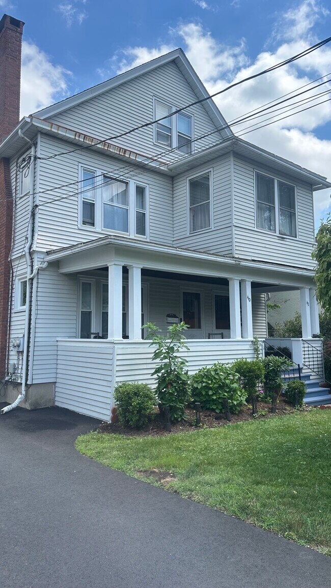 40 S Quaker Ln Unit 3
