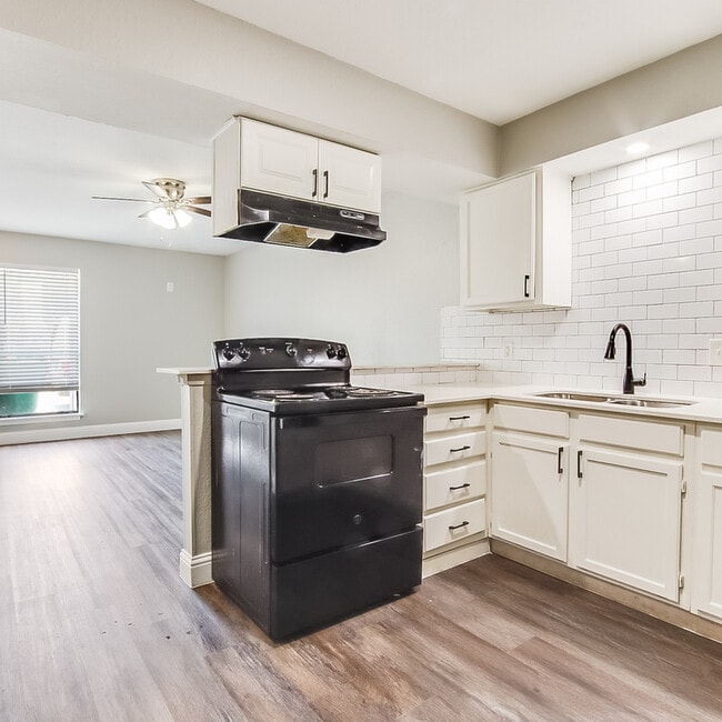 Photo - 406 Noble Ave