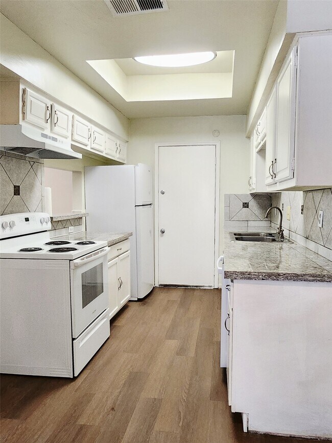 Photo - 7700 Creekbend Dr Unit 98