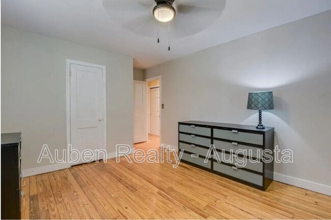 Photo - 1842 Crossland Ave
