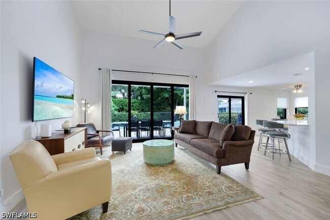 Photo - 335 Lambton Ln