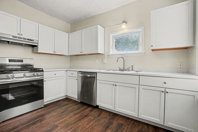 Building Photo - Newly renovated 2 bedroom House near Carlisle school complex