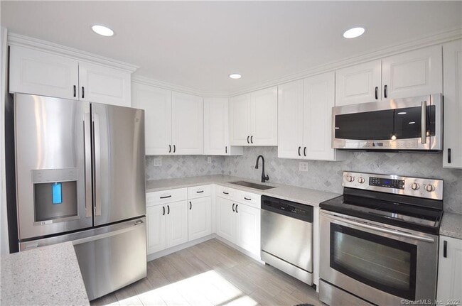 Photo - 44 Simsbury Manor Dr