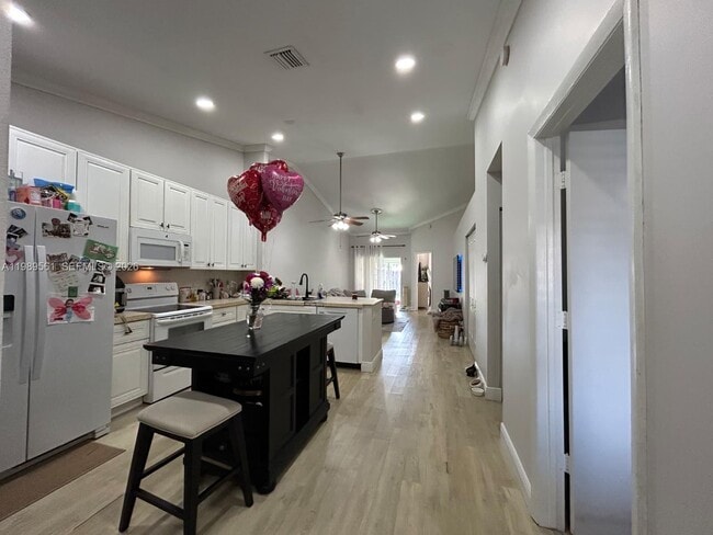 Photo - 11065 NW 38th Pl