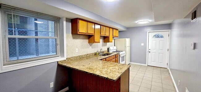 Photo - 2444 W Homer St Unit Garden