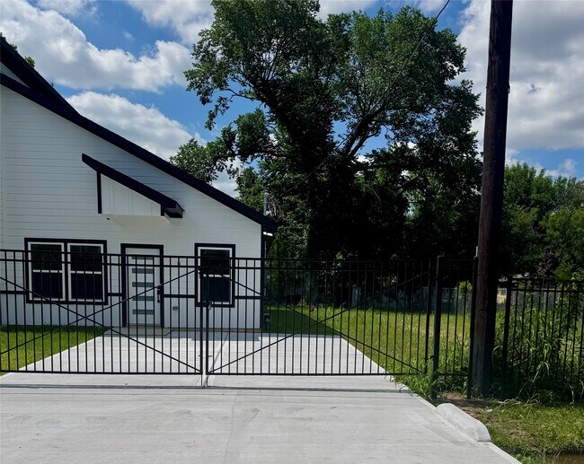 Photo - 5710 Delmack St