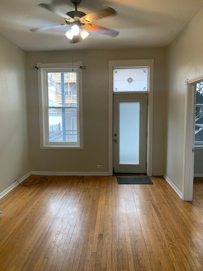 Photo - 858 N Ashland Ave Unit 2R