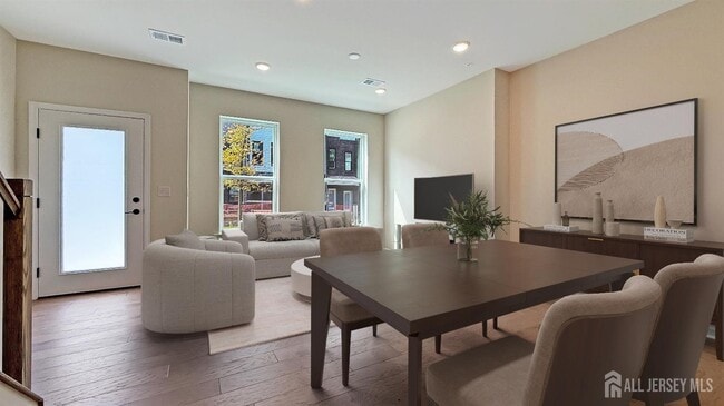 Photo - 606 Sadie Cir