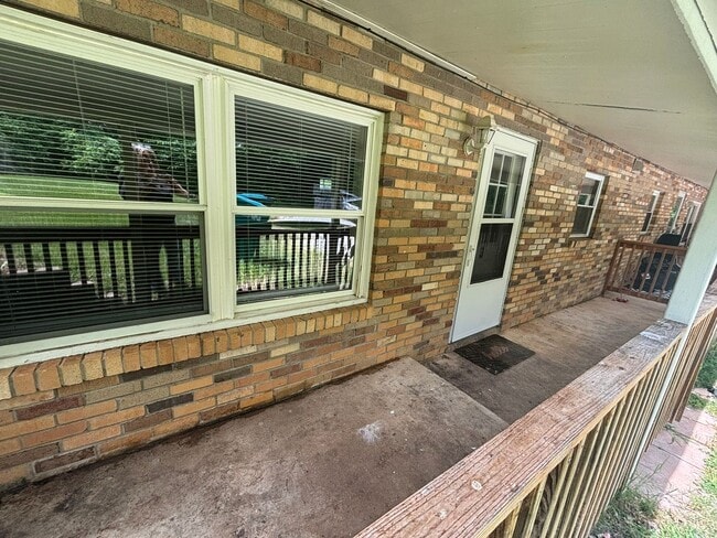 Building Photo - 1701 Jackson Hollow Rd Unit JH3
