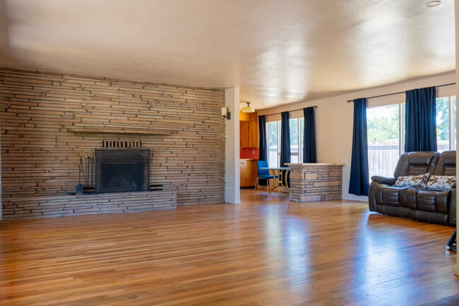 Photo - 1107 S Cameron St