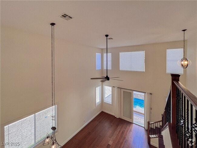 Building Photo - 541 Sierra Morena St Rental