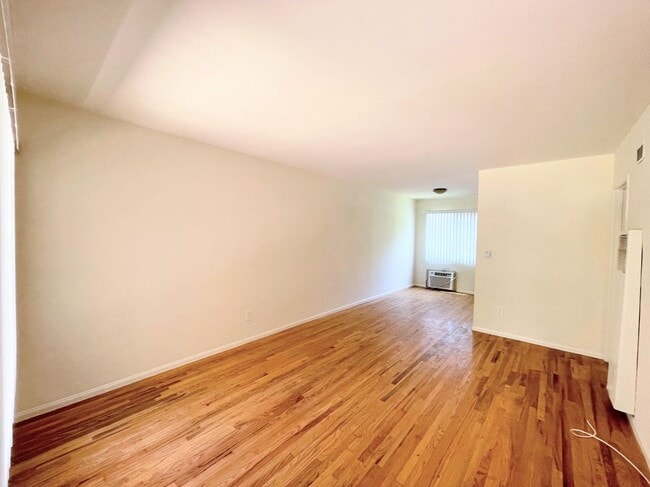 Photo - 11230 Hortense St Unidad #4