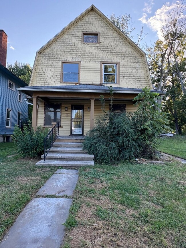 Building Photo - 2435 Warren St Rental