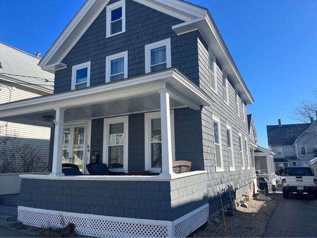Front of Building - 44 N Spring St Unit Apt 1
