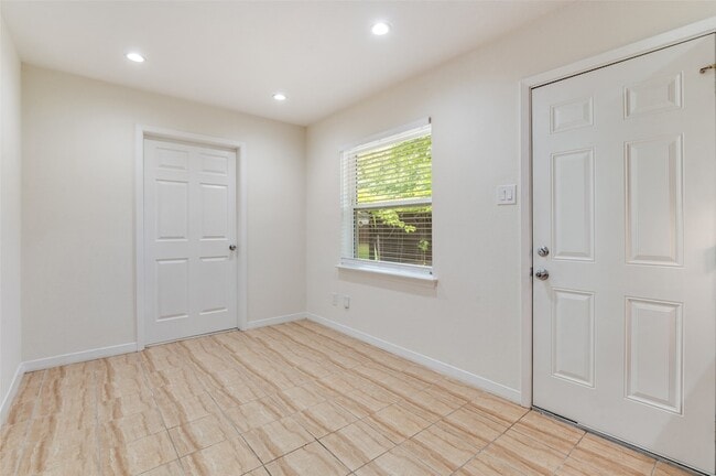 Photo - 8635 Ashcroft Ave