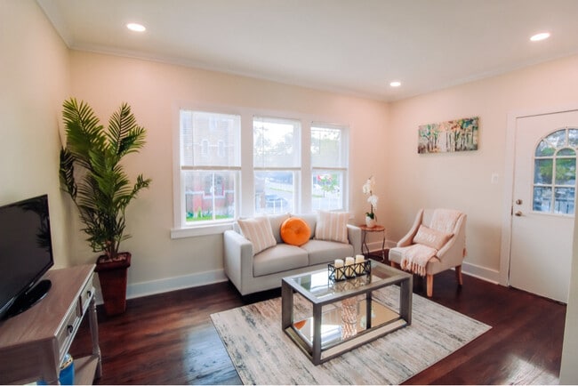 Photo - 3558 W Huron St Unidad 2