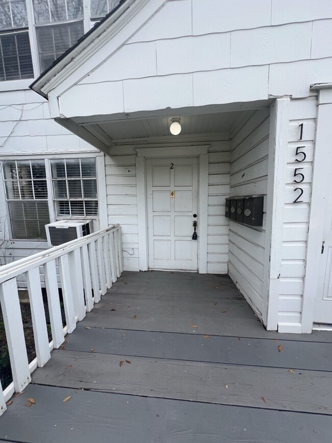 Building Photo - 1552 Lombardy St Unit 2