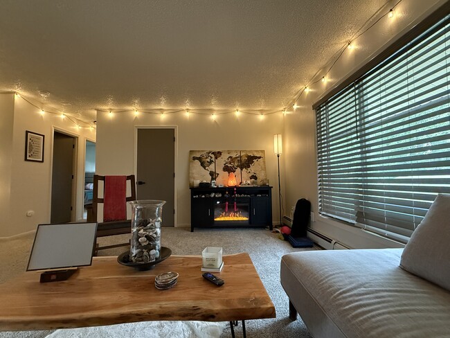 Building Photo - 1117 Karluk St Unit Karluk 1