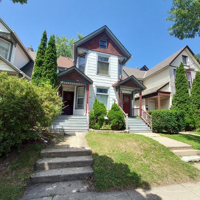 Lower unit of old Victorian - 2461 N Oakland Ave Unit 2461Lower