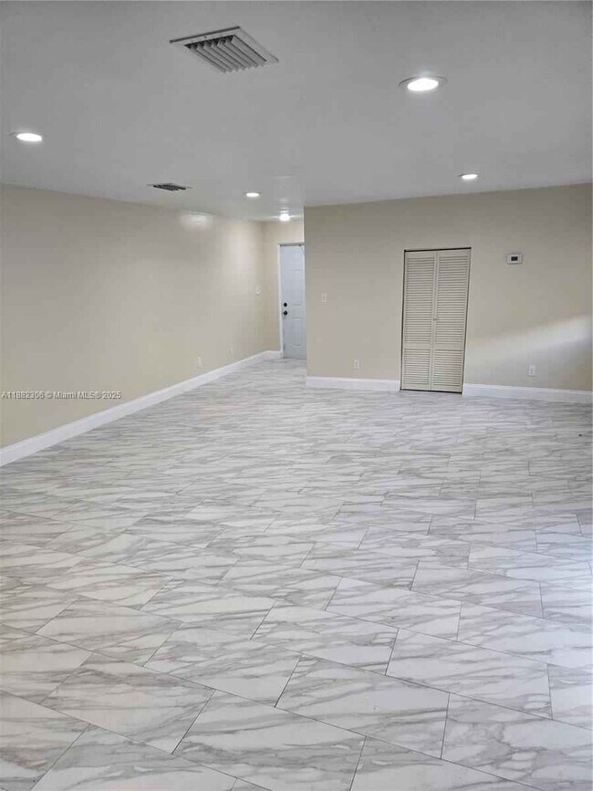 Photo - 2433 Garfield St