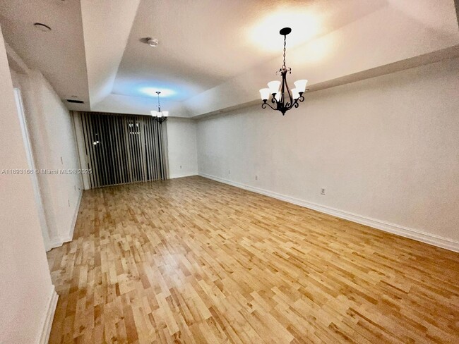 Photo - 10700 NW 66th St
