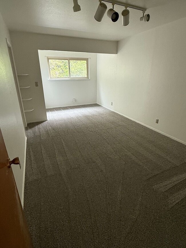 Photo - 561 Princeton Pl