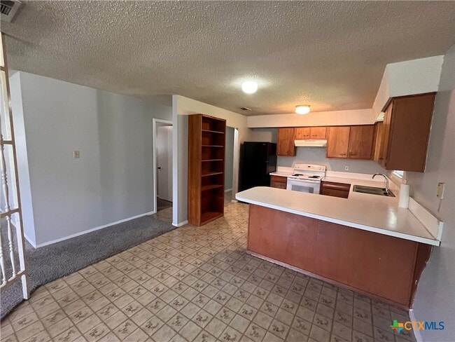 Photo - 900 Hazelton St