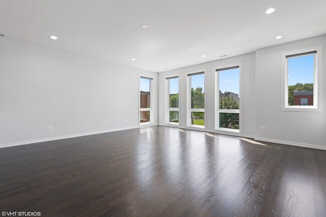 Photo - 648 E Bowen Ave Unit 3