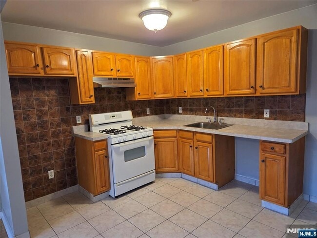 Building Photo - 2401 Bergenline Ave Unit 2E