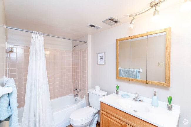 2BR, 2.5BA - 1,550 SF