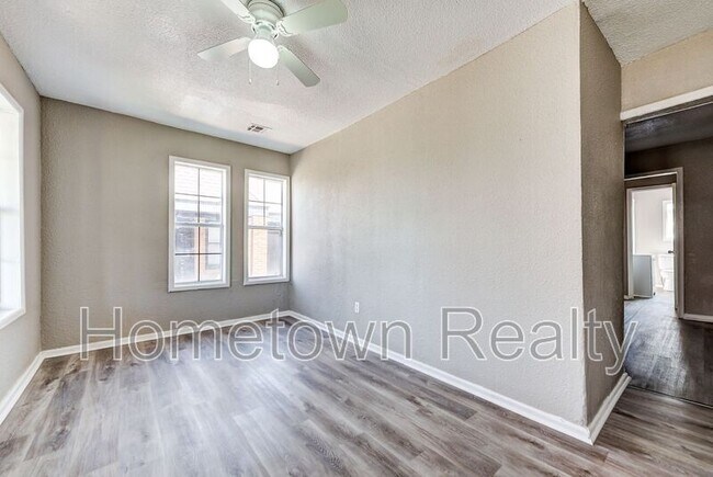 Photo - 2122 N Glen Ellyn St