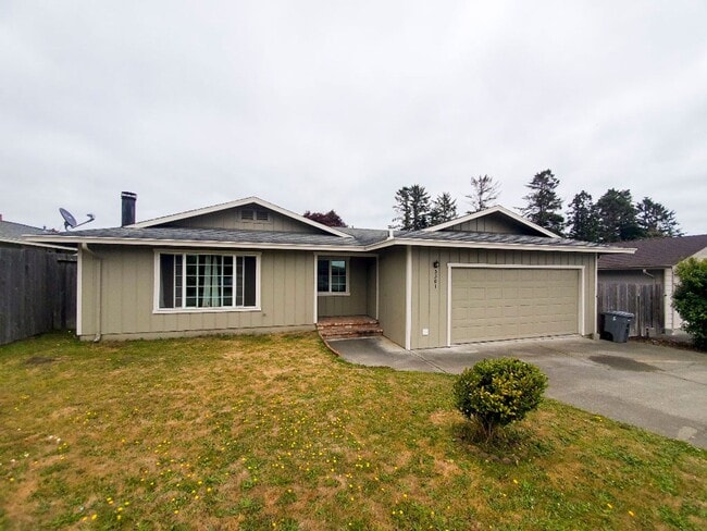 Building Photo - Pet-friendly home with a great yard and large deck!