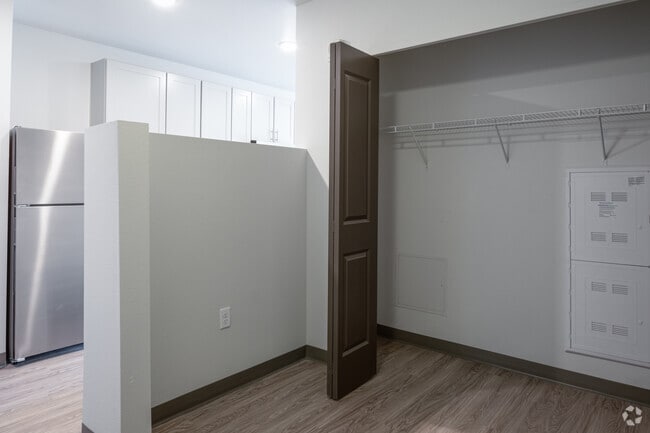 0BR, 1BA - 517SF
