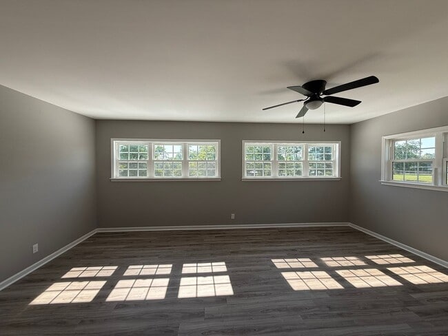 Photo - 18 N Zetterower Ave