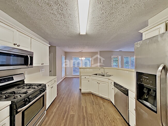 Photo - 375 Saybrook Crossing