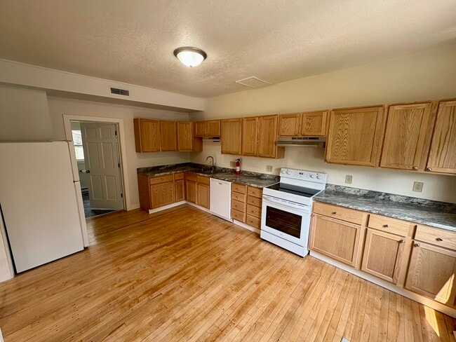 Photo - 460 Lincoln Ave