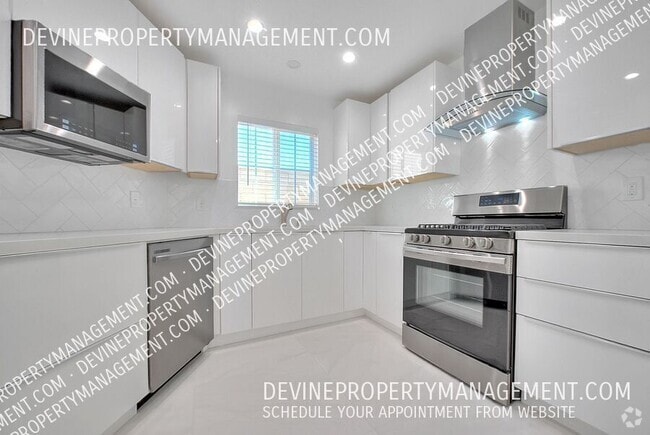 Building Photo - Modern Comfort Meets Community Living in R... Rental