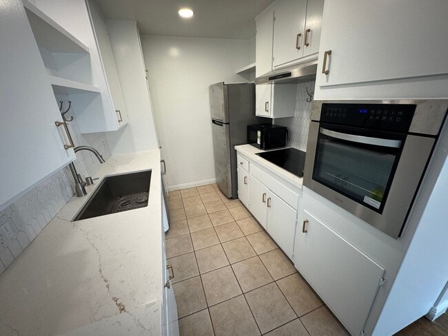 Photo - 1 Bed / 1 Bath Apartment – Long Beach