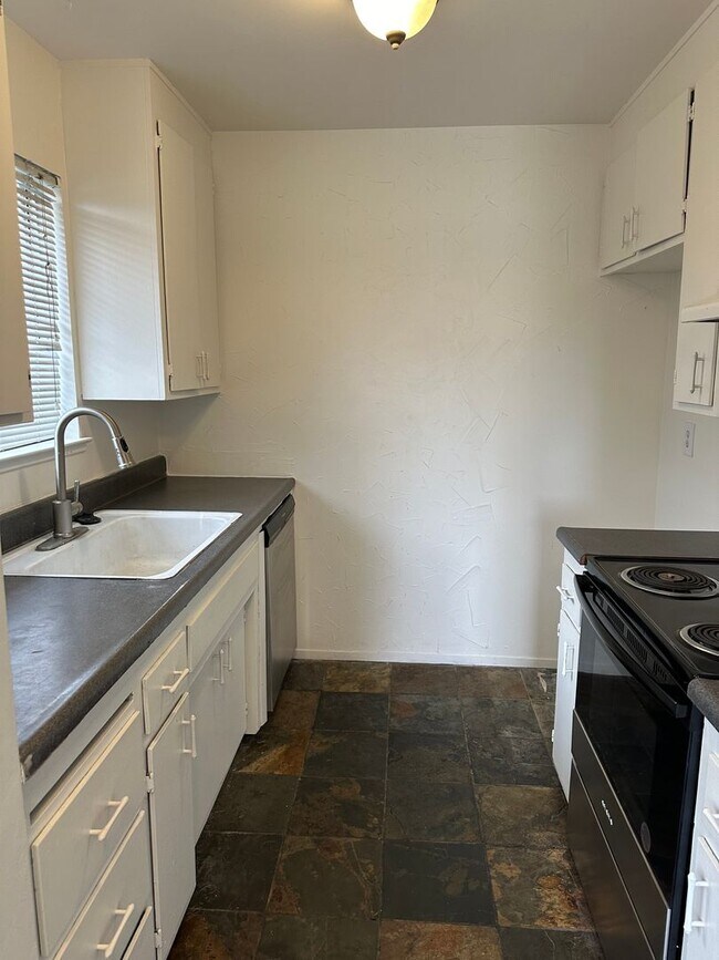 CONDO FOR RENT! Unit 4 Condo for Rent in Sacramento, CA