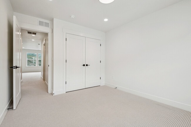 Photo - 474 Ascent Dr