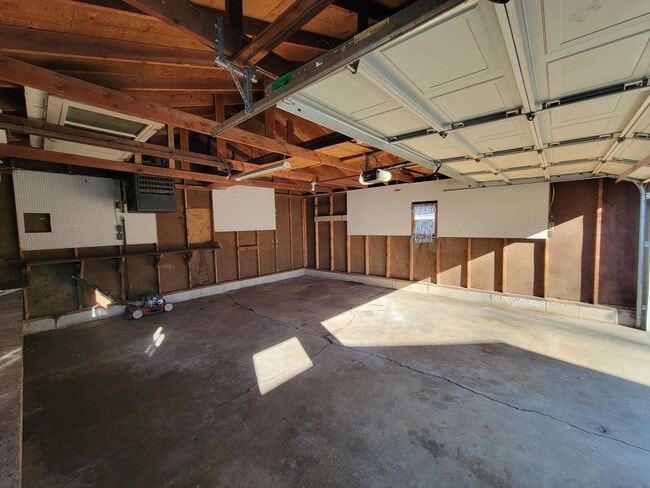 Photo - 3 Bedroom House with Large Garage