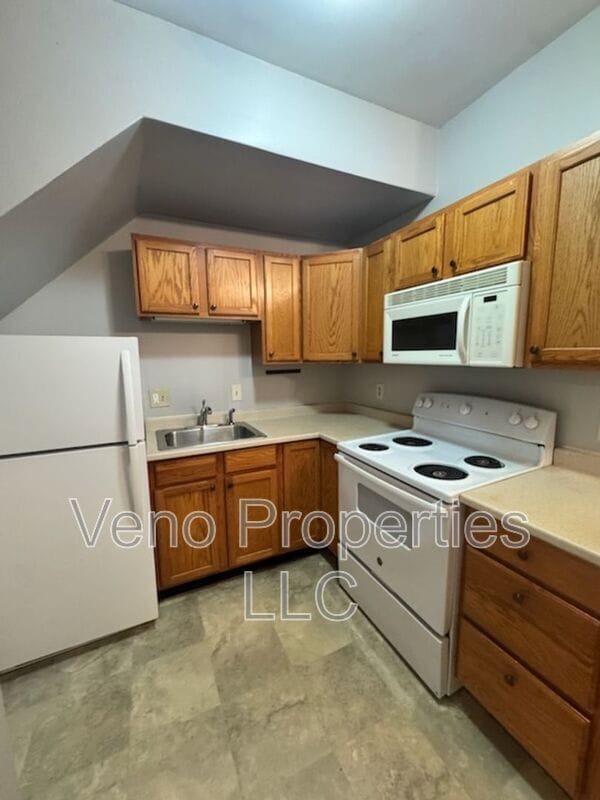 293 Hudson Ave