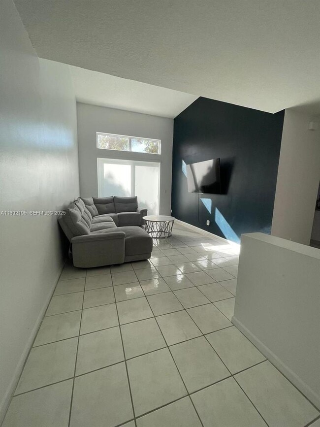 Photo - 10470 SW 16th St