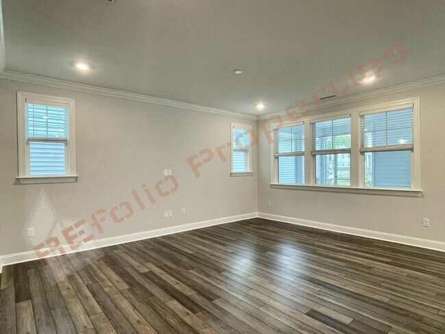 105 Moraine Ct