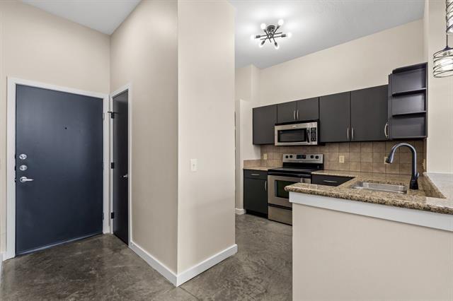 Building Photo - 201 W Lancaster Ave Unit 411