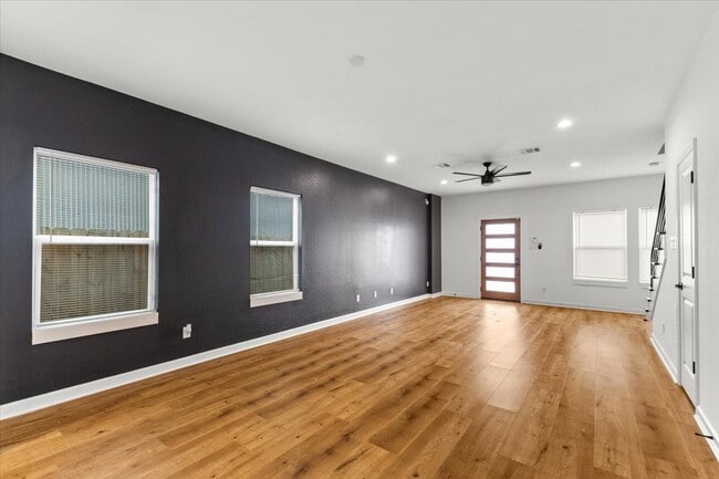 Photo - 6130 Conley St